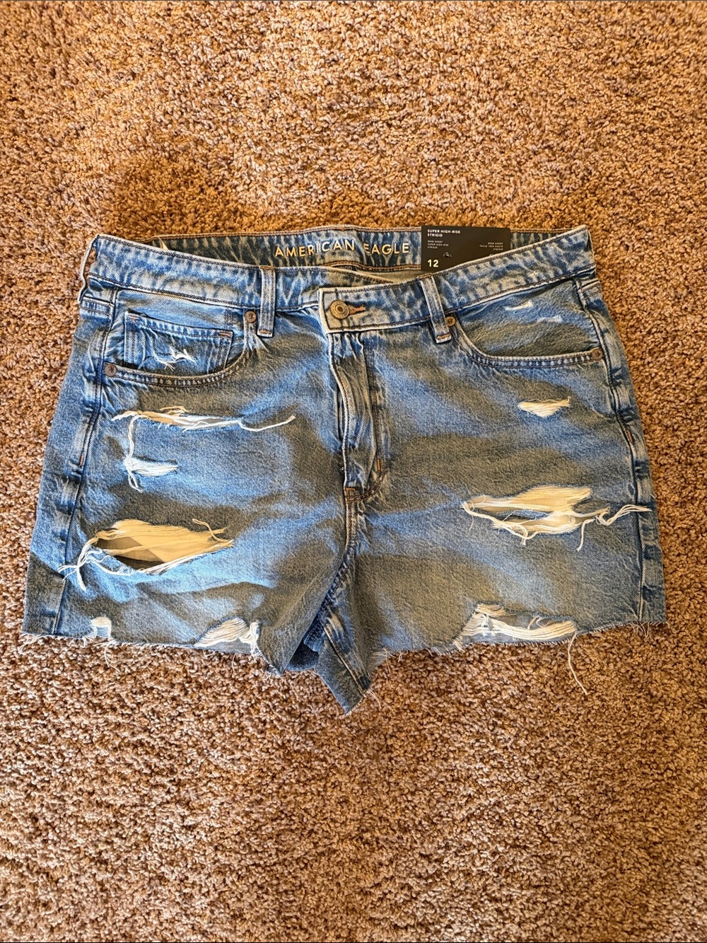 NWT American Eagle Strigid Mom Short with Criss-Cross Button Front Detail - 12